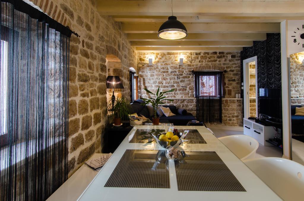 Apartment Capo Family & Capo Studio -Old Town-Parking Trogir Bilik gambar